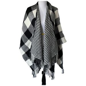 Love & Lore Black/White Cape OS